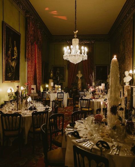 Victorian Theme Party, Gothic Wedding Decorations, Vampire Wedding, Goth Wedding, Dark Wedding, Gothic Wedding, Birthday Dinners, Wedding Mood, Wedding Pics