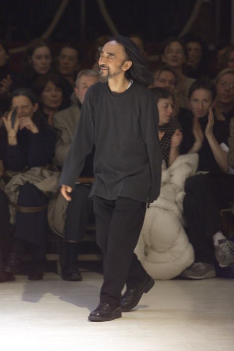 Yohji Yamamoto 80s, Yohji Yamamoto Street Style, Yoji Yamamoto, Yohji Yamamoto Men, Chill Style, Origami Fashion, Guy Fits, Celebrity Culture, Stephane Rolland