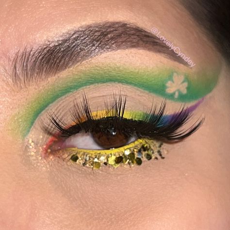 St Pattys Day Eyeshadow, St Patricks Day Eyeshadow, St Patrick's Day Makeup Looks, Patrick Makeup, March Makeup, St Patricks Day Makeup, Saint Patricks Day Makeup, Holiday Eyeshadow, New Makeup Trends