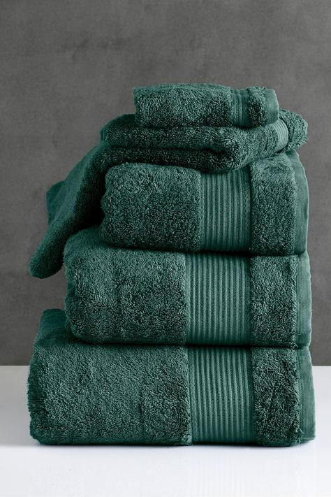 Green Towels Bathroom, Bathroom Quotes Decor, Dark Green Towels, Dark Green Bathrooms, Green Bathroom Accessories, Green Bathroom Decor, Green Bath Towels, Egyptian Cotton Towels, Towel Decor