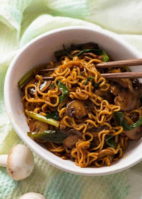 Asian Mushroom Ramen Noodles Mushroom Ramen Noodles, Mushroom Noodles, Noodles Asian, Resep Starbuck, Asian Ramen, Mushroom Ramen, Vegetarian Oyster Sauce, Asian Noodle Recipes, Chinese Cooking Wine