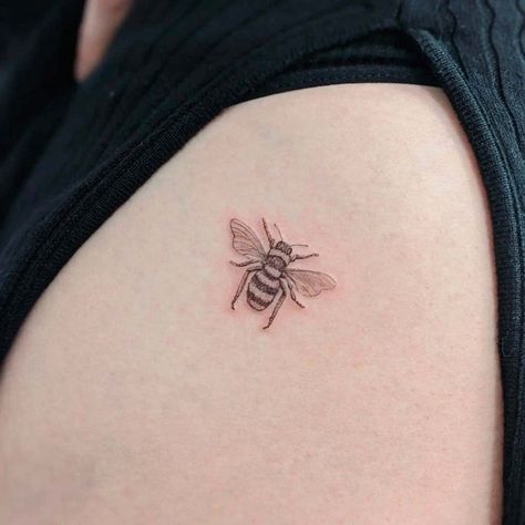 70+ Design Ideas: Reveal the Hidden Truth About Butt Tattoos - Inkmatch Honey Bee Tattoo Design, Bee And Flower Tattoo, Aloha Tattoo, Honey Bee Tattoo, Hip Tattoos, Hidden Truth, Hip Tattoos Women, Cartoon Bee, Tattoos Women