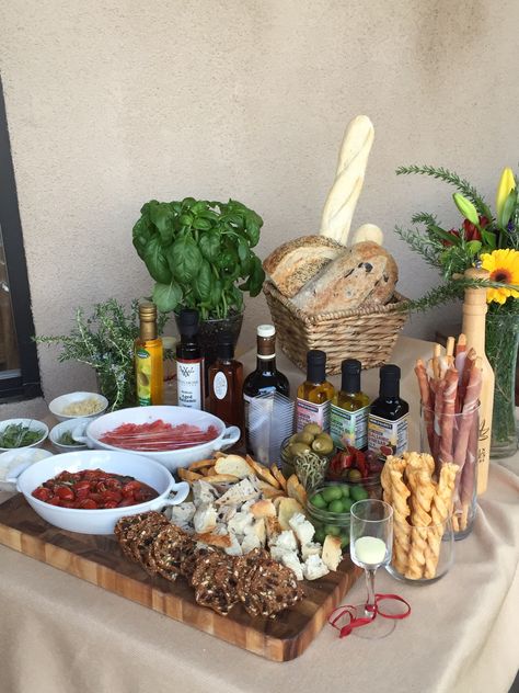 Bruschetta Bar Ideas, Bruschetta Platter, Charcuterie Cart, Bruschetta Bread, Bruschetta Bar, Mediterranean Culture, Bread Dipping, Bread Bar, Tapas Party