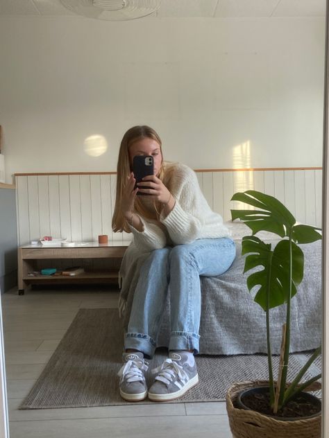 Addias Outfits, Gray Shoes Outfit, Adidas Sneakers Outfit, Stockholm Outfit, Outfit Campus, Campus Adidas, Looks Adidas, Campus Outfit, Adidas Campus 00s