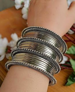 Rustic bangles sets Black Metal Jewelry, Jewellery Traditional, Silver Jewelry Accessories, Oxidised Silver Jewelry, Indian Jewelry Earrings, Antique Jewellery Designs, Antique Silver Jewelry, Silver Jewellery Indian, Bangles Set