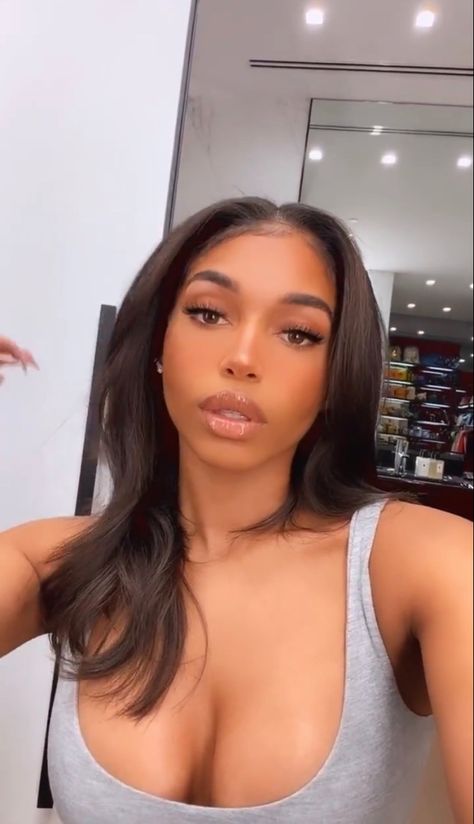 Big Lips Natural, Lori Harvey, Long Faces, Love Hair, Black Girls Hairstyles, Natural Hair Care, Maquillaje De Ojos, Beauty Skin, Her Hair