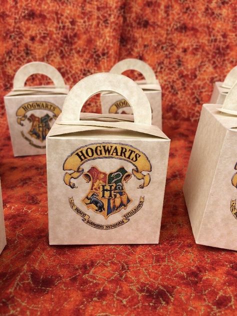 Hogwarts 10 Piece small Treat Favor Box Harry Potter Party bags cardstock Gift | eBay Souvenir Ideas Debut, Harry Potter Favor Bags, Harry Potter Quinceanera, Harry Potter Party Ideas Decoration, Harry Potter Baby Birthday, Harry Potter Birthday Decorations, Harry Potter Graduation, Harry Potter Party Favors, Disturbing Books