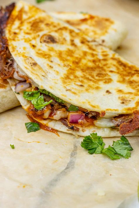 The Best BBQ Brisket Quesadilla - Megan vs Kitchen Brisket Tacos Recipe, Jalapeno Cheddar Cornbread Muffins, Cheesy Quesadilla, Acid Reflux Diet Meals, Jalapeno Cheddar Cornbread, Brisket Tacos, How To Make Bbq, Bbq Brisket, Reflux Diet