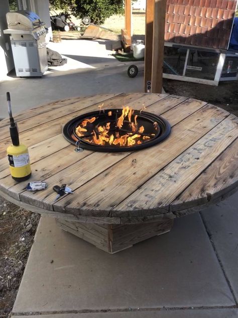 Fantastic Cable Drum Table  #BuildingDesign #HomeDesign #Architecture & Home Design #HouseDesignIdea #PrivateHomeDesign #Architecture   https://homecreativa.com Diy Cable Spool Table, Cable Drum Table, Wire Spool Tables, Cable Spool Furniture, Cable Spool Tables, Wooden Spool Tables, Wooden Cable Spools, Wooden Spool Projects, Spool Furniture