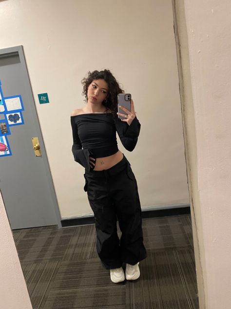 Movie Date Outfit Aesthetic, Baggy Latina Outfits, Black Tee Outfit, Jeans And Crop Top Outfit, Movie Date Outfit, Crop Top Outfits, Swaggy Outfits, Fit Inspo, Black Fits