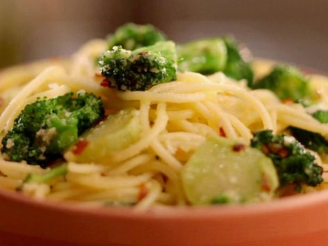 Spaghetti and Broccoli Aglio Olio Recipe | Jeff Mauro | Food Network Spaghetti And Broccoli, Aglio Olio Recipe, Aglio E Olio Recipe, Pasta Aglio E Olio, Pasta Con Broccoli, Jeff Mauro, Aglio E Olio, Aglio Olio, Broccoli Pasta