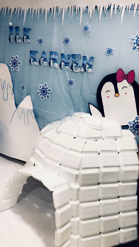 Igloo Christmas Decorations, Penguin Trunk Or Treat, Winter Assembly Ideas, Igloo Cubicle, Alaska Party Decorations, Igloo Classroom Door, How To Make An Igloo, Igloo Door Decorations For School, Igloo Decor