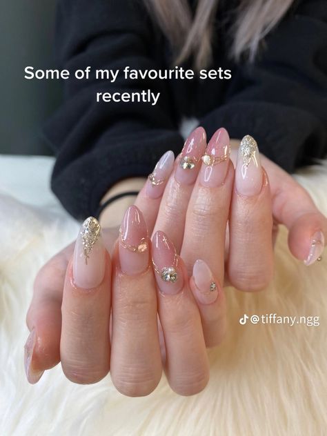 Pink Nails With Gold, Nails With Gold Accents, Aesthetic Pink Nails, Nails With Gold, Korean Nail, Fancy Nail Art, Hello Nails, Ombre Acrylic Nails, Simple Gel Nails