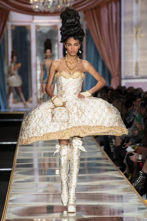 Moschino Fall 2020 Collection | Moschino's Fall 2020 Runway Show at Milan Fashion Week | POPSUGAR Fashion Photo 2 Marie Antoinette Fashion, Moschino 2020, Moschino Runway, Rocker Glam, Moschino Fashion, 80s Rocker, Angel Sanchez, Rococo Fashion, Runway Fashion Couture