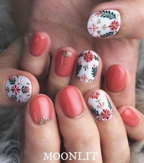 Indian Style Nails Art Designs, Spring Flowers Nails Design, Spanish Style Nails, Hand Painted Nail Art Design, Mexican Pottery Nails, Wildflower Nail Art, Bohemian Nails Designs, Pottery Nails, Bohemian Nail Art