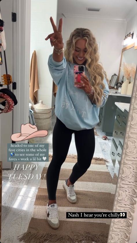 Fun Everyday Outfits, Spring Comfy Outfits Lazy Days, Comfy Valentines Day Outfit, 75 Degree Weather Outfit Summer, Holley Gabrielle Outfits, Cute Legging Outfits Spring, Legging Outfits Spring, Lunch Date Outfit Ideas Casual, Moving Day Outfit