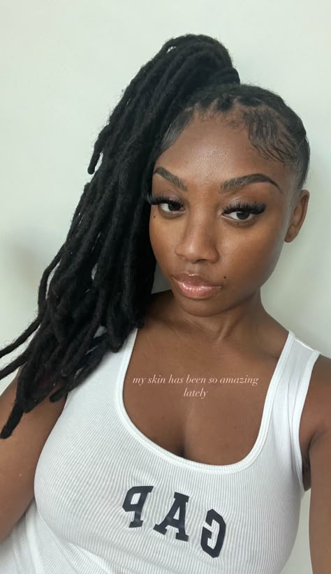 Locs Edges, Dreadlocks Woman, Cute Styles For Short Locs, Natural Locs Styles, Locs Side Ponytail, Small Long Locs Black Women, Feminine Loc Styles, Curled Dreadlocks Black Women, Loc Pigtails