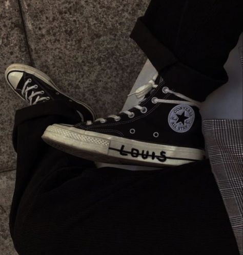 Alt Shoes, Punk Rock Princess, Rock Princess, Harry Styles Wallpaper, Princess Aesthetic, Disney Pictures, Converse All Star, Custom Shoes, Louis Tomlinson