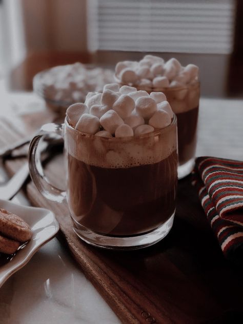 Hot Cocoa Marshmallows, Hot Chocolate For Christmas, Hot Choco Aesthetic, Hot Coa Coa, Hot Chocolate Aesthetic Cozy, Aesthetic Hot Cocoa, Stovetop Hot Chocolate, Stovetop Hot Chocolate Recipe, Aesthetic Hot Chocolate