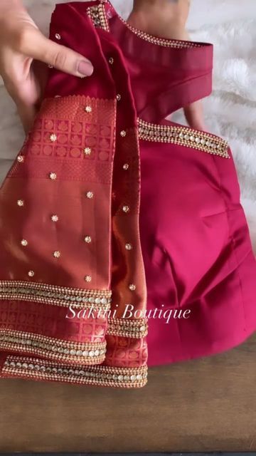 Ariya Work Blouse Designs, Plain Silk Blouse Designs, Simple Ariya Work Blouse Design, Embroidery Designs For Blouses, Saree Hacks, Gold Blouse Designs, Ikat Blouse Designs, Embroidery Quotes, Blouse Inspiration