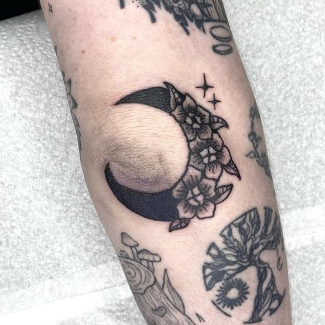 🌙🌺 elbow tattoo for Susanna now booking september/october for brighton, london, LA and glasgow - dm to enquire 🐁 #brightontattoo #londontattooartist #naturegoth #blackwork #naturetattoo Moon Elbow Tattoo, Brighton London, Brighton Tattoo, Elbow Tattoo, Elbow Tattoos, London Tattoo, Now Booking, Nature Tattoos, Blackwork