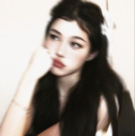 Kpop Blurry Icons, Danielle Newjeans Icon, Edit Blur, Kpop Kiss, Y2k Edit, Danielle Newjeans, Y2k Profile Picture, Newjeans Danielle, White Icons