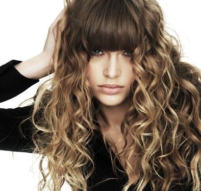 16 Hottest Curly Hairstyles for the Season - Pretty Designs Long Hair With Bangs Curly, Curly Hair Fringe, Trendy We Fryzurach, Bangs Curly, Hair With Bangs, Haircuts For Curly Hair, Hair Bangs, Curly Hair With Bangs, Long Hair With Bangs