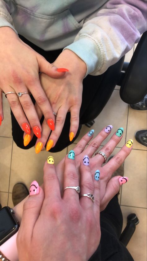 Pastel Smiley Face Nails, Pastel Smiley Face, Fun Spring Nails, Smiley Face Nails, Face Nails, Nails Neon, Rainbow Pastel, Neon Orange, Pastel Rainbow