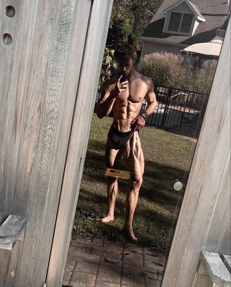 Lean Body Men, David Laid, Long Curly Hair Men, Ideal Male Body, Aesthetics Bodybuilding, Gym Boy, Gym Workout Chart, Gym Pictures, Mens Photoshoot Poses