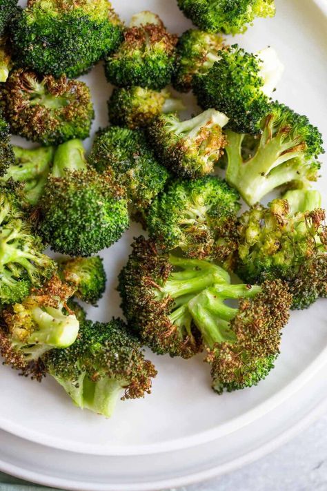 Air fryer broccoli turns crispy and delicious in less than 10 minutes. Cooking broccoli in the air fryer is an easier way of making roasted broccoli. Broccoli In The Air Fryer, Cooking Broccoli, Air Fryer Broccoli, How To Cook Broccoli, Air Fryer Pork Chops, Fried Broccoli, Parmesan Crusted Chicken, Steamed Broccoli, Crusted Chicken