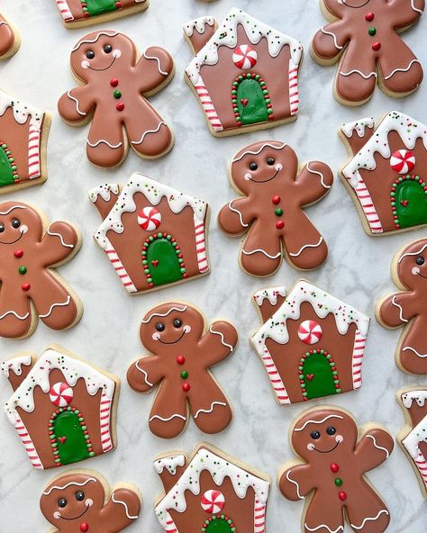 Gingerbread Man Biscuits, Gingerbread Man Decorated Cookies, Royal Icing Gingerbread Men, Gingerbread Men Cookies Decorated, Gingerbread Decorated Cookies, Candy Cane Cookies Decorated, Gingerbread Man Cookies Decorated, Gingerbreadman Cookies, Iced Christmas Cookies