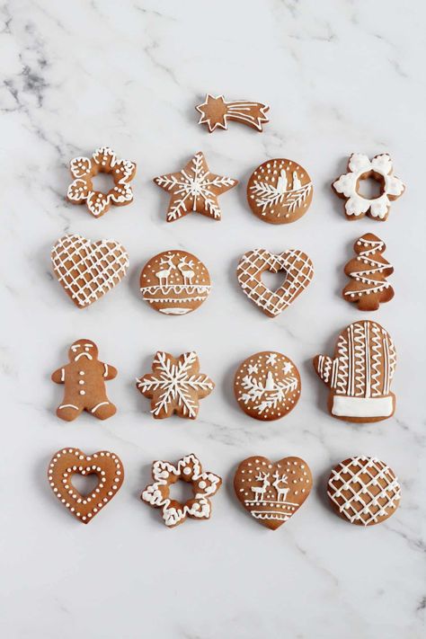 Cake Decoration With Fruit, Icing For Gingerbread Cookies, Gingerbread Icing, Recipe With Ginger, Christmas Cookies Packaging, Cake Design Ideas, Gingerbread Cookies Decorated, Sugar Cookie Cakes, Soft Gingerbread Cookies