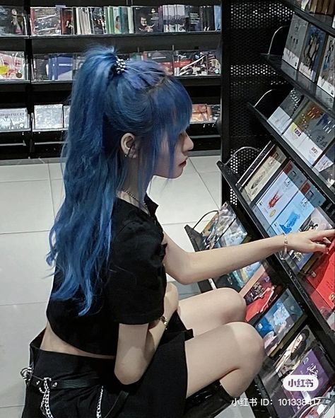 Blue Hair Aesthetic, Short Blue Hair, Best Haircuts For Women, Navy Blue Hair, Blue Haired Girl, Dark Blue Hair, Best Haircuts, New Haircut, Peinados Fáciles Para Cabello Corto