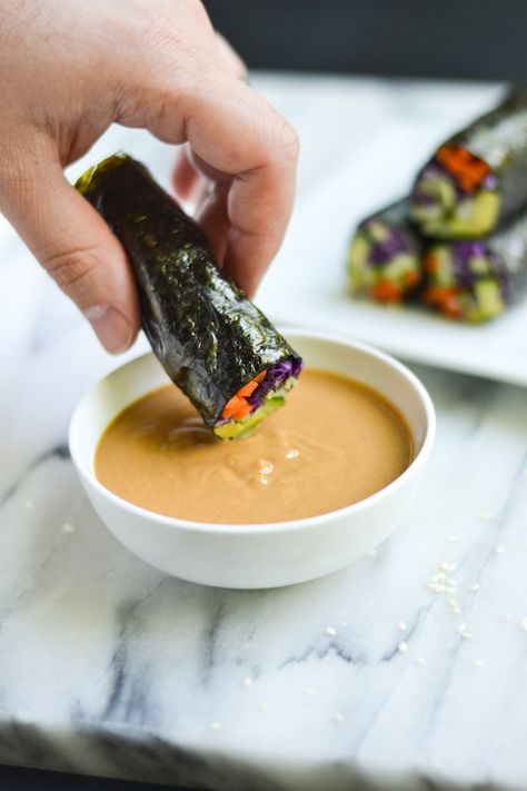 Raw vegetables wrapped in flavorful nori sheets and dipped in a sweet and tangy peanut sauce! Nori Recipe, Nori Wraps, Appetizers Vegetarian, Nori Rolls, Nori Wrap, Nori Sheets, Veggie Rolls, Eating Sushi, Coconut Aminos