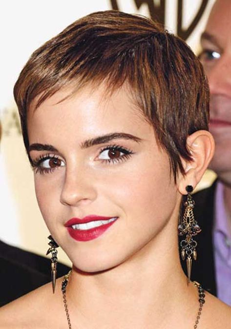 Emma Watson Hair Short, Emma Watson Pixie, Emma Watson Short Hair, Celebrity Pixie Cut, Emma Watson Hair, Super Short Pixie, Pixie Haircut For Round Faces, Hair Styles 2014, Long Layered Haircuts