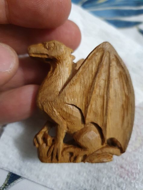 Dragon Wood Carving, Whittling Patterns, Charlie Harper, Scroll Art, Carving Projects, Wood Carving For Beginners, Tree Stumps, Chip Carving, Carving Patterns