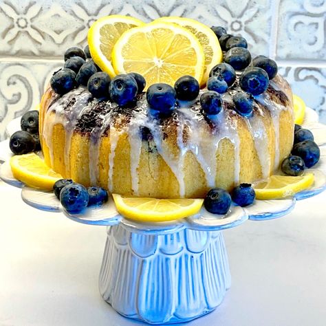 Limoncello Bundt Cake Recipe, Limoncello Desserts, Culinary Studio, Bundt Cake Mix, Lemon Blueberry Bundt Cake, Delicious Lemon Cake, Baking 101, Lemon Bundt Cake, Lemon Cake Mixes