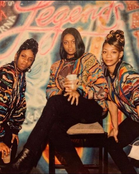 90s Fashion Outfits 1990s Style, 90s Black Culture Aesthetic, Sculpted Hair, Style 90's, Black 90s Fashion, Detroit Fashion, Pelle Pelle Jackets, 1990s Style, Versace Shirts