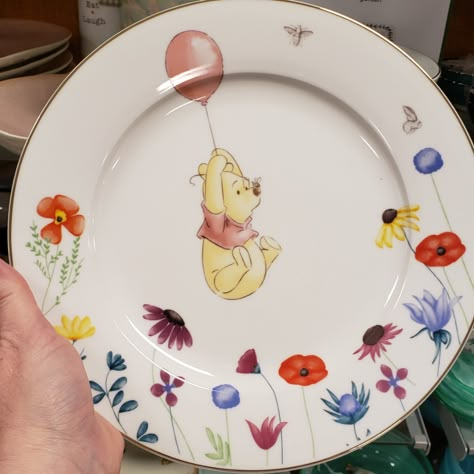 Disney Pottery Painting Ideas Easy, Winnie The Pooh Pottery Painting, Disney Pottery Painting, Winnie The Pooh Pottery, Disney Pottery Painting Ideas, Disney Pottery, Winnie Poo, Ceramic Plates Art, Diy Pottery Painting