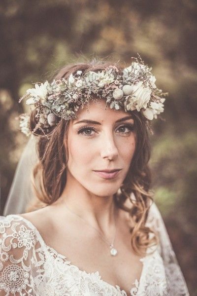 lovemydress-netblog201506yolancris-boho-bride-laid-back-autumn-barn-wedding-ramster-hall-michellelindsell-com Winter Barn Weddings, Fall Barn Wedding, Winter Wedding Hair, Rustic Wedding Hairstyles, Flowers In Her Hair, Wedding Hairstyles With Veil, Flower Crown Wedding, Bohemian Bride, Vintage Style Wedding