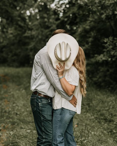 I simply cannot tell you how excited I am to capture Rachel and Conner wedding day next year! They reminded me how fricking fun it is to run around a farm and get creative! Your love is contagious for one another. 🫶🏼🍾 #centralminnesota #minnesotaphotographers #centralminnesotabrides #midwestmoment #midwestphotographer #portraitphotography #midwest #onlyinmn #minnesotaphotographer #minnesotanice #captureminnesota #engagementphotography #weddingphotography #photography #nikon #nikonphotography... Cowboy Engagement Photos, Cowboy Engagement, Barn Engagement Photos, Western Engagement Pictures, Effortless Style Casual, Western Engagement Photos, Country Photoshoot, Country Wedding Pictures, Farm Engagement Photos