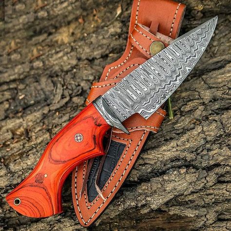 We give you the best knives for the man's man or woman's woman who wants to get the job done fast. A fabulous, utilitarian knife, well known as the top of its class. Whittling Knife, Luxury Gifts For Men, Gift Luxury, Knife Gifts, Karambit Knife, Orange Wood, Damascus Steel Knife, Damascus Blade, Bushcraft Knives