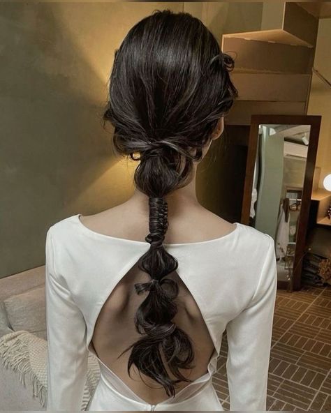 #gorgeous#birthday#hairstyles#wedding#hairstyle#sattention#hairstyle#for#office#look#easyhair#styles#housewife#hairdye#transform#hairdye#transform Cool Hair Pins, Runway Updo, Κούρεμα Bob, Birthday Hairstyles, Easy Bun Hairstyles, Fishtail Braid, Hair Arrange, Hair Stylies, Trendy Hair Color