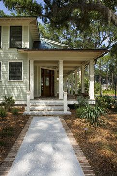 Johnson traditional - searched "sidewalk" and this was the first that came up.  Turns out it's in Charleston.  I'm sold! Brick Sidewalk, Brick Border, Brick Edging, Front Walk, Brick Walkway, Concrete Walkway, Paver Walkway, Walkway Ideas, Front Walkway