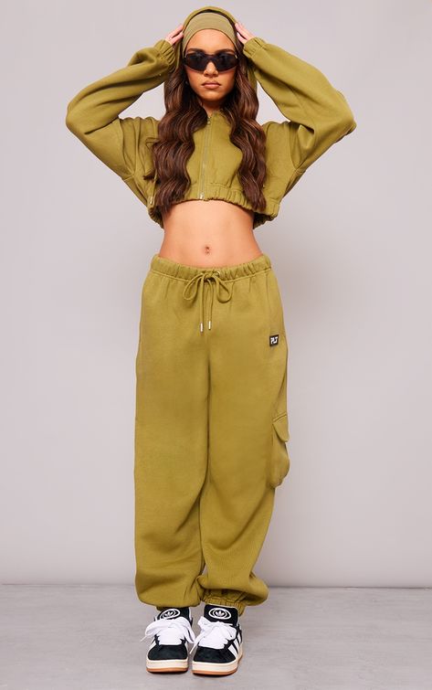 The Plt Olive Badge Straight Leg Cargo Joggers. Head online and shop this season's range of two piece sets at PrettyLittleThing. Crop Zip Up Hoodie, Olive Hoodie, Straight Leg Joggers, Straight Sweatpants, Cargo Design, Straight Leg Sweatpants, Hoodies Black, Graphic Styles, Cropped Zip Up