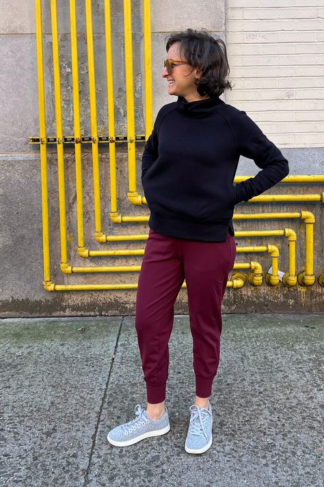 My review of the Public Rec women’s All Day Jogger discusses why these versatile athleisure pants are good for travel, fit nicely for petite women and flatter anyone nicely. Burgundy Joggers Outfit Women, Maroon Joggers Outfit, Burgundy Joggers Outfit, Joggers Outfit Women, Burgundy Joggers, Maroon Joggers, Maroon Pants, Athleisure Pants, Midsize Outfits