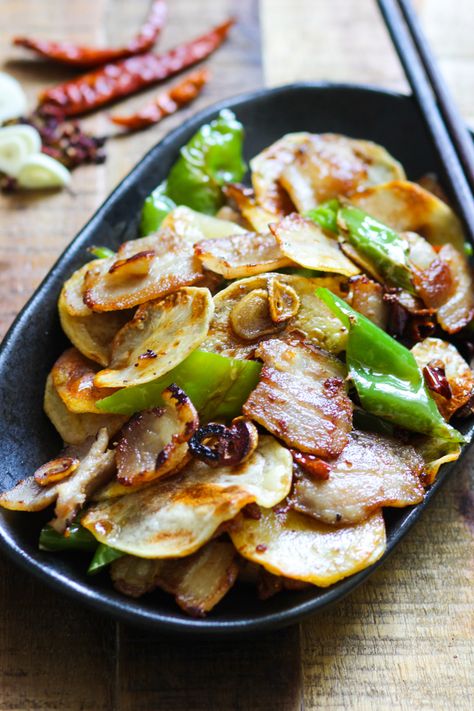 I am one happy gal today. I just combined two of my favorite ingredients - pork belly and homemade crispy potato slices into one delicious dish. Most of th Minced Pork Recipes, Stir Fry Spices, Sliced Pork Belly, Potato Stir Fry, Asian Treats, Fried Pork Belly, Pork Belly Slices, Cooking Chinese Food, Chinese Buffet