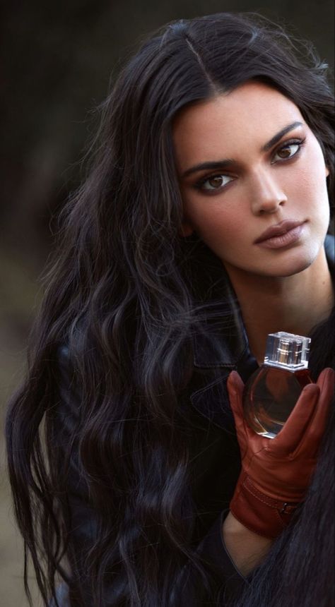 Kendall Jenner Pics, Kendall Jenner Body, Kendall Jenner Hair, Kendall Jenner Face, Kendall Jenner Icons, Kendall Jenner Makeup, Celebrity Perfume, Kendall Jenner Outfits, Kendall And Kylie Jenner