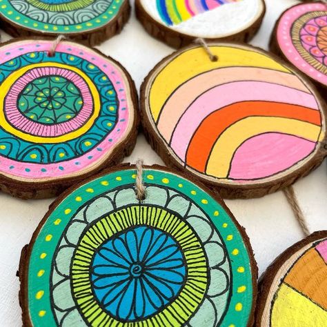 Helen (MyCraftyNell) on Instagram: "I’ve been a busy bee painting these colourful wood slices. Lots of fun playing with colour and cute designs All available in my Etsy shop (link in bio) free Uk p&p 😀 #woodart #paintingart #woodslice #woodsliceart #woodsliceornament #weddingdetails #weddingdecoration #mycraftynell #mandalaart #painteveryday #etsyshop #etsyukseller #womaninbusiness #artdailydose #arteveryday #abmcrafty #madeindevon #acrylicart #ihavethisthingwithcolor #colourmyhome" Diy Wood Painting Art, Wood Circle Art, Painted Wood Circles, Circle Wood Painting Ideas, Woodslice Paintings, Circle Crafts, Bee Painting, Wood Slice Art, Wood Slice Crafts