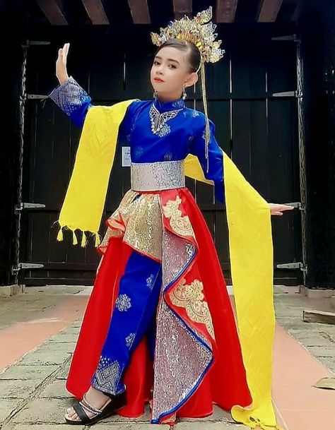 Malaysia National Costume, Malaysia Costume, Baju Nari, Fancy Dress Costumes Kids, Recycled Dress, New 2023, Recycled Fashion, Fashion Sewing Pattern, Fashion Design Sketches